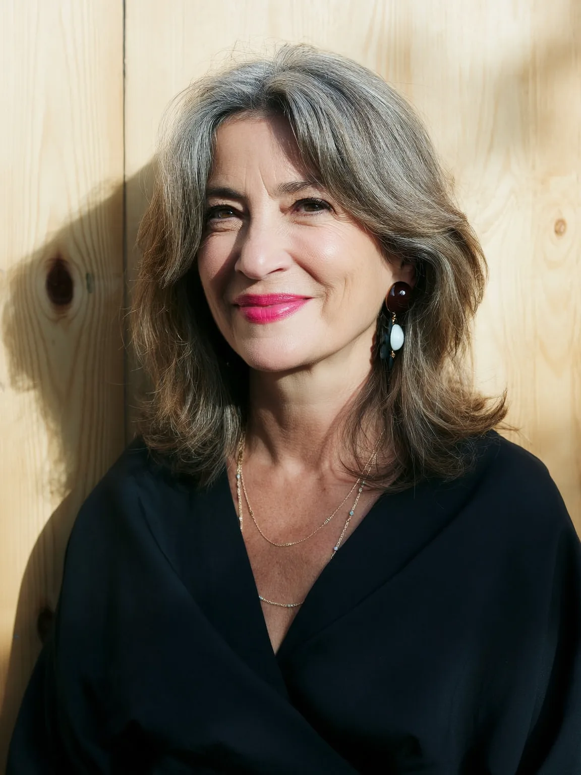 Layered Wavy Silver Frost Lob with Soft Ash Undertones